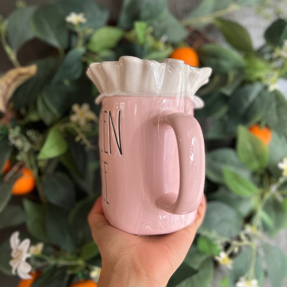 ✨NEW🌸Rae Dunn Queen Bee Mug with Daisy Flower Topper🍃🐝 - Picture 3 of 15